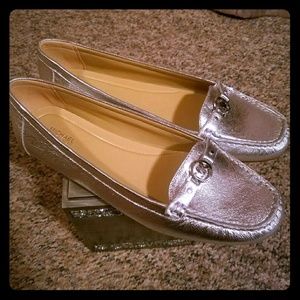 UNWORN Michael Kors Metallic Silver Flats